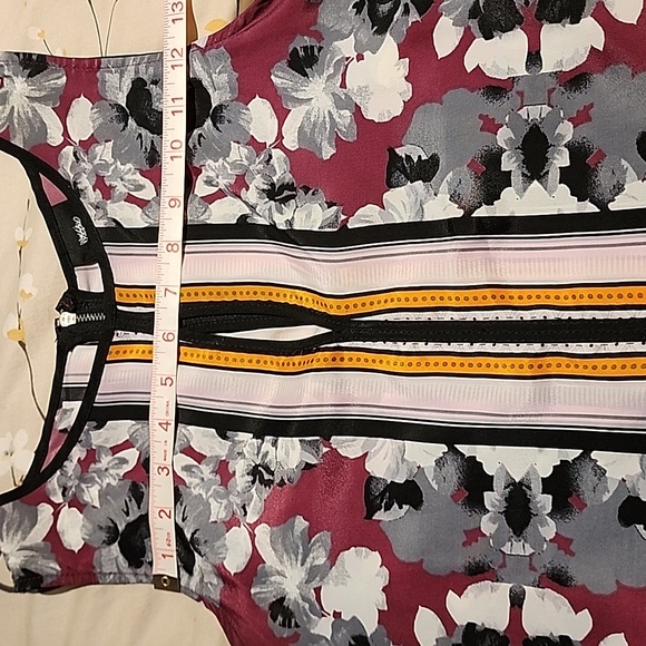 Patterned top - Picture 4 of 6